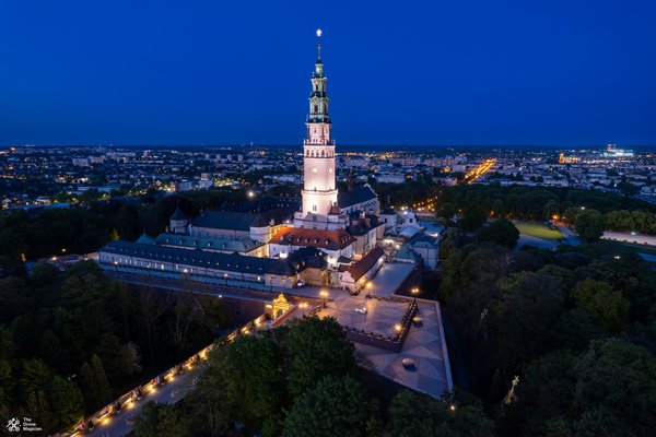 Jasna Gora nocą